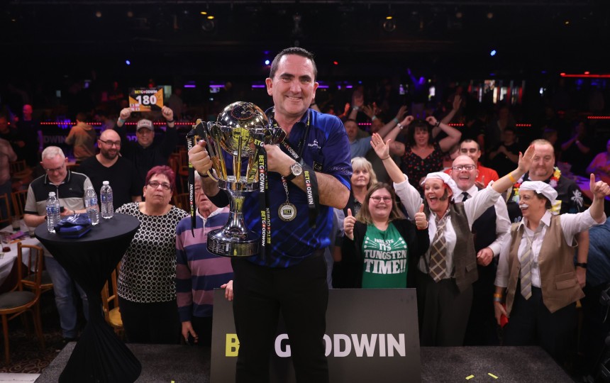 Ross montgomery gewinnt die world senior darts championship 2025 2025 02