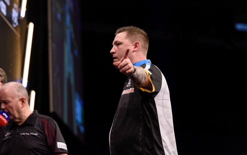 Premier league dobey feiert ersten tagessieg in rotterdam 2025 04