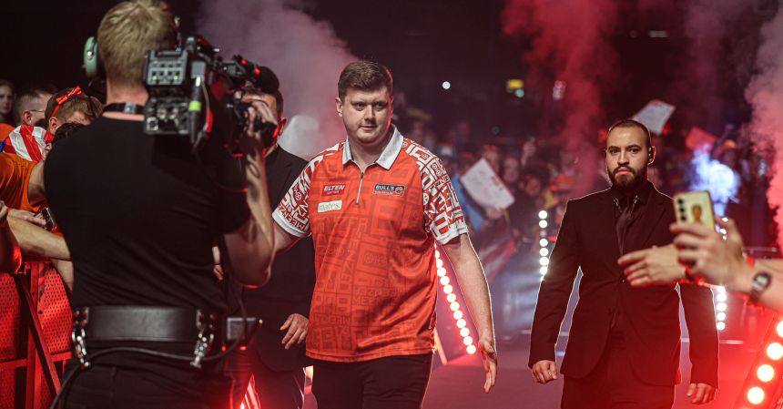 Dutch darts championship springer und van duijvenbode glaenzend 2025 05