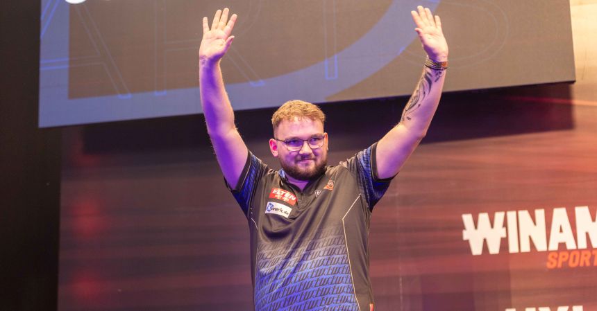 European darts grand prix leon weber schockt joyce bei debuet 2025 05