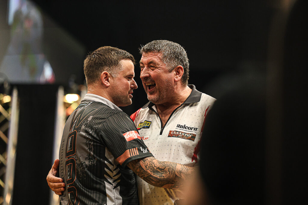 Luke Woodhouse entscheidet den Decider gegen Mensur Suljovic für sich