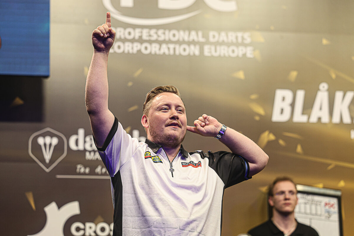 Martin Schindler steht nach einem Sieg über Mike de Decker im Achtelfinale