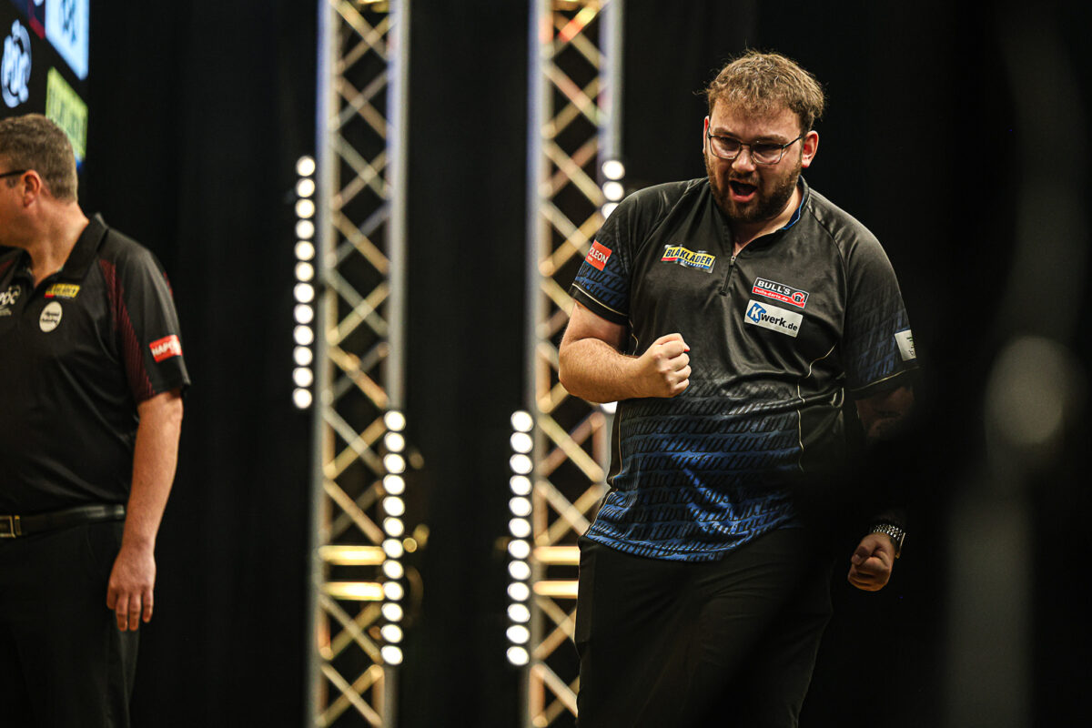 Leon Weber bucht sein Ticket für die zweite Runde