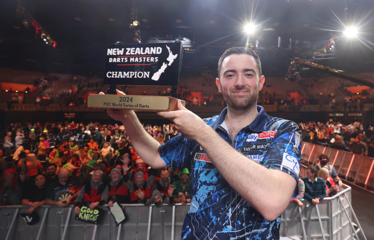 Luke Humphries geht als Titelverteidiger beim NZ Darts Masters ins Rennen