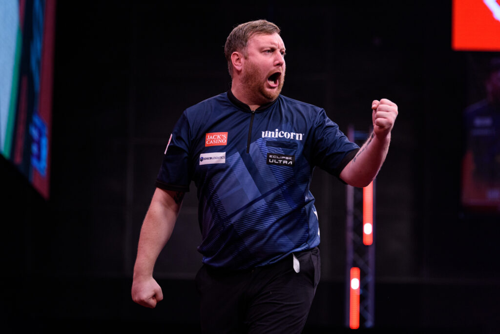 Cameron Menzies ballt die Faust