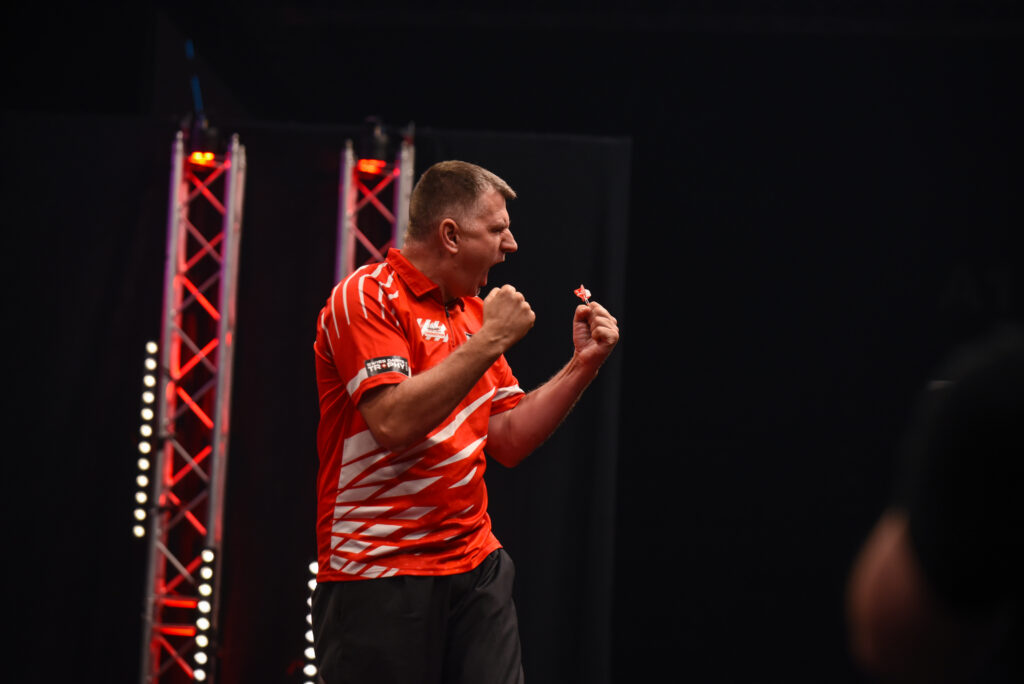 Krzysztof Ratajski ballt die Fäuste in Jubelgeste