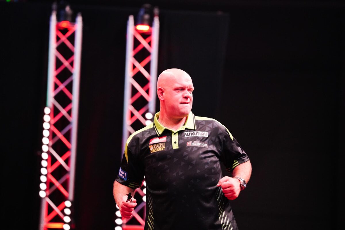 Michael van Gerwen spielt einen 112er-Average gegen Mike de Decker