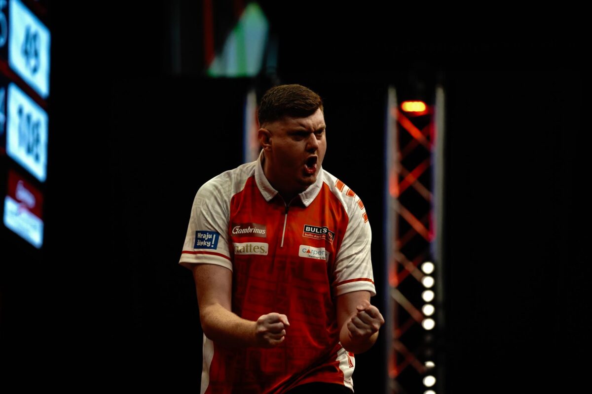 Niko Springer besiegt Joe Cullen im Decider