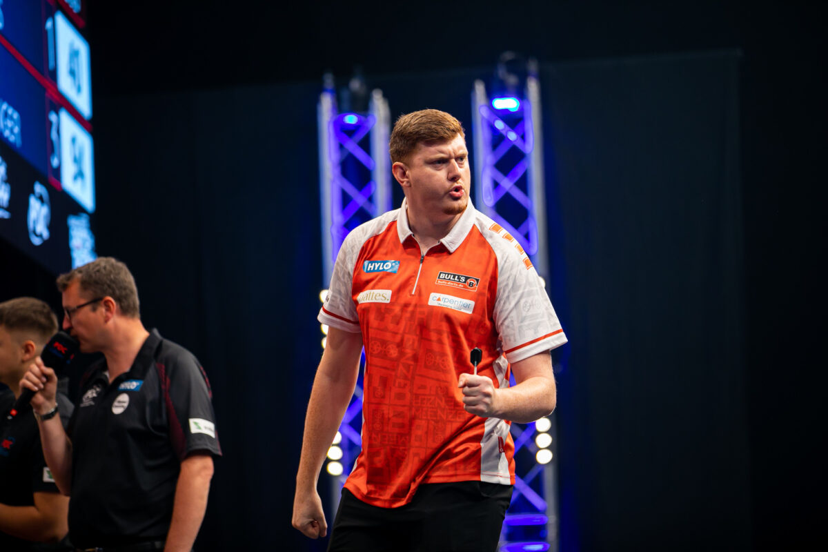 Niko Springer steht bei der Hungarian Darts Trophy im Viertelfinale