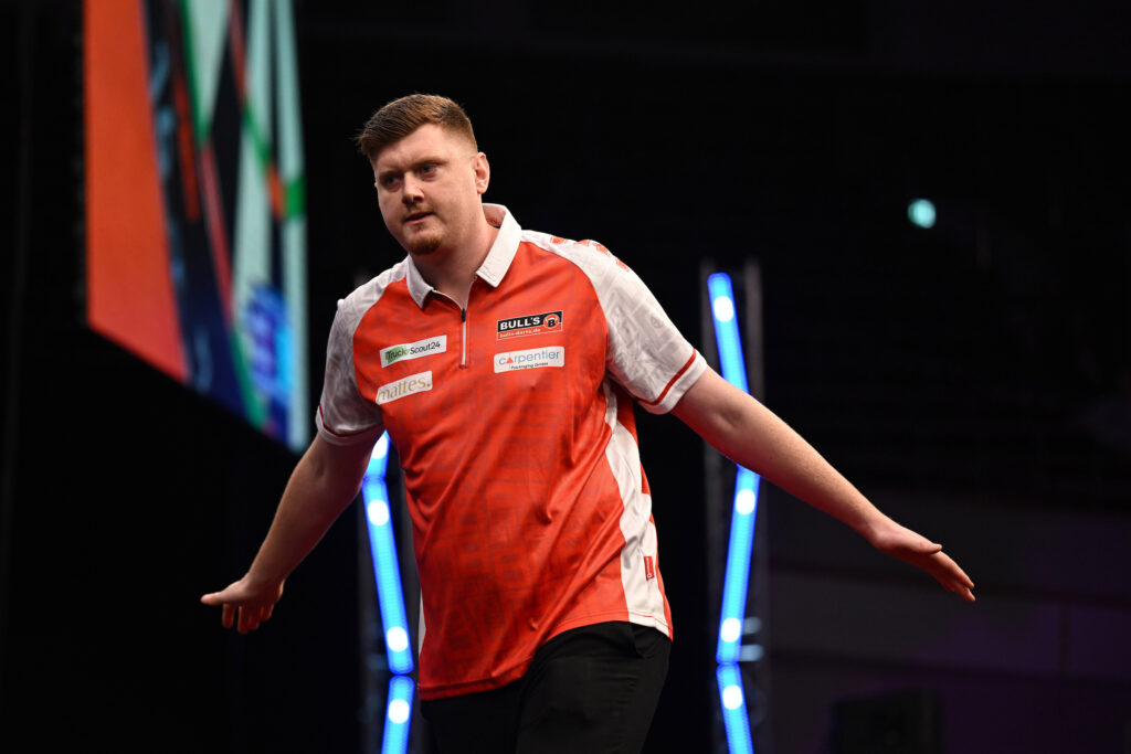 Niko Springer unterliegt einem starken Jermaine Wattimena