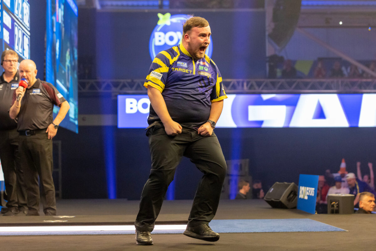 Luke Littler besiegt Gerwyn Price und übersteht dabei Matchdarts