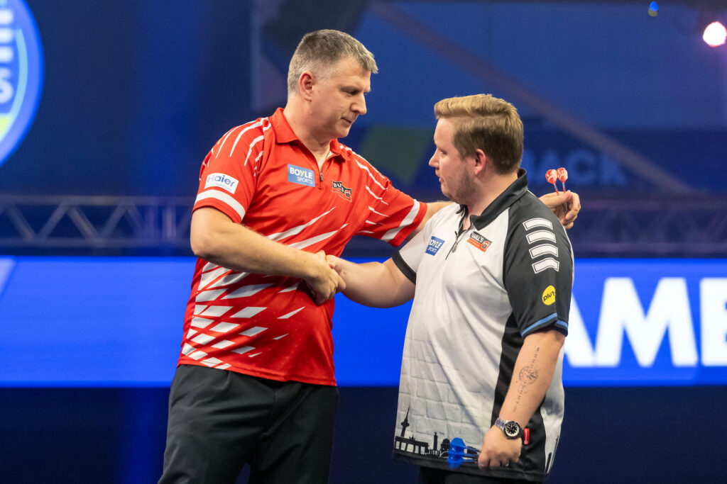 Martin Schindler unterliegt gegen Krzysztof Ratajski mit nur einem Leggewinn