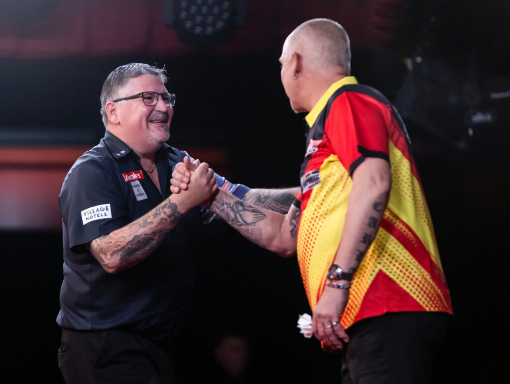 Gary Anderson gewinnt das Duell der Veteranen gegen Mario Vandenbogaerde