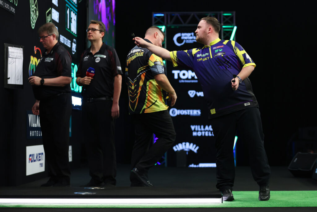 Luke Littler besiegte auch Daryl Gurney souverän und wurde Gruppensieger