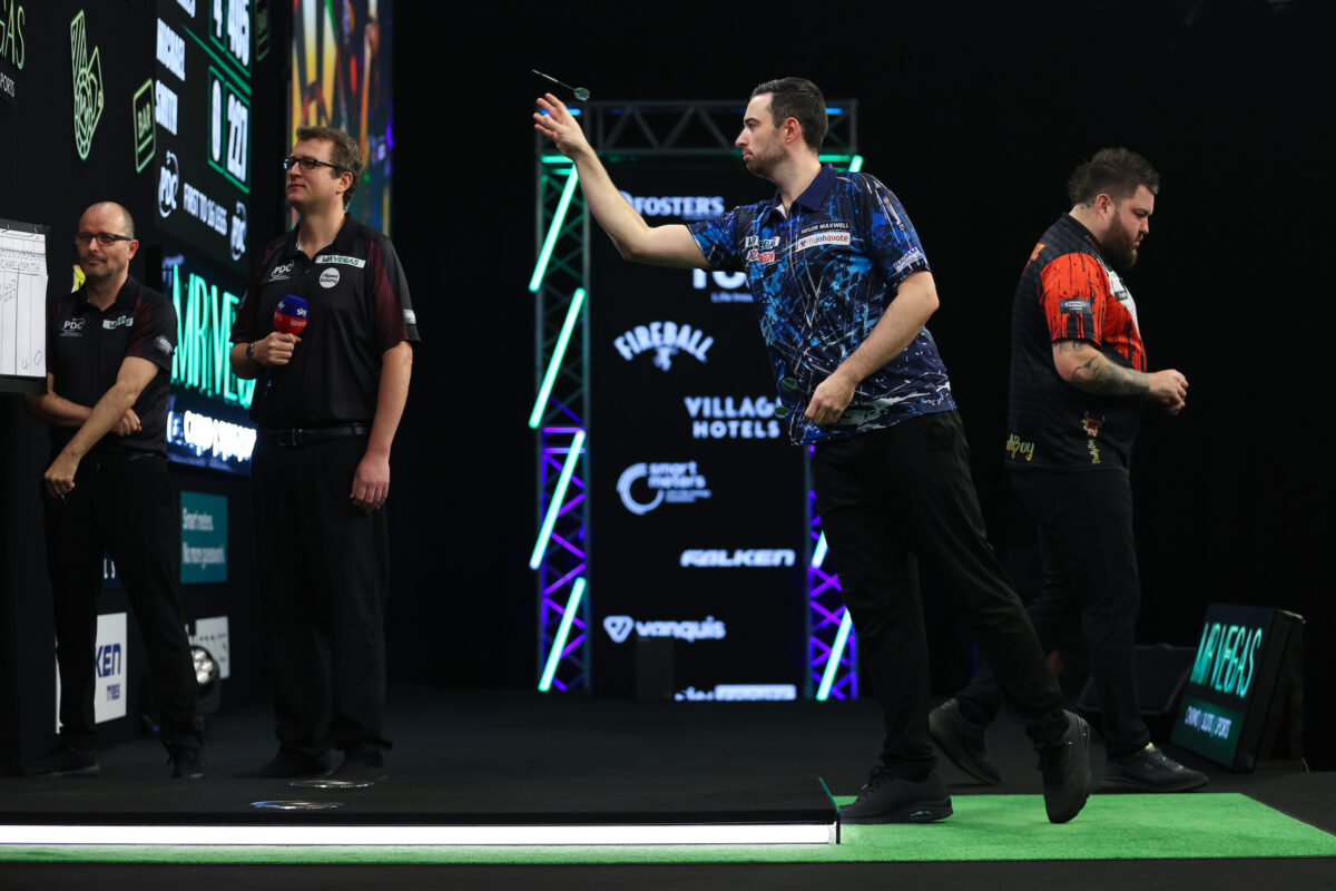 Luke Humphries kommt im Viertelfinale gegen Michael Smith nur kurz ins Schwitzen