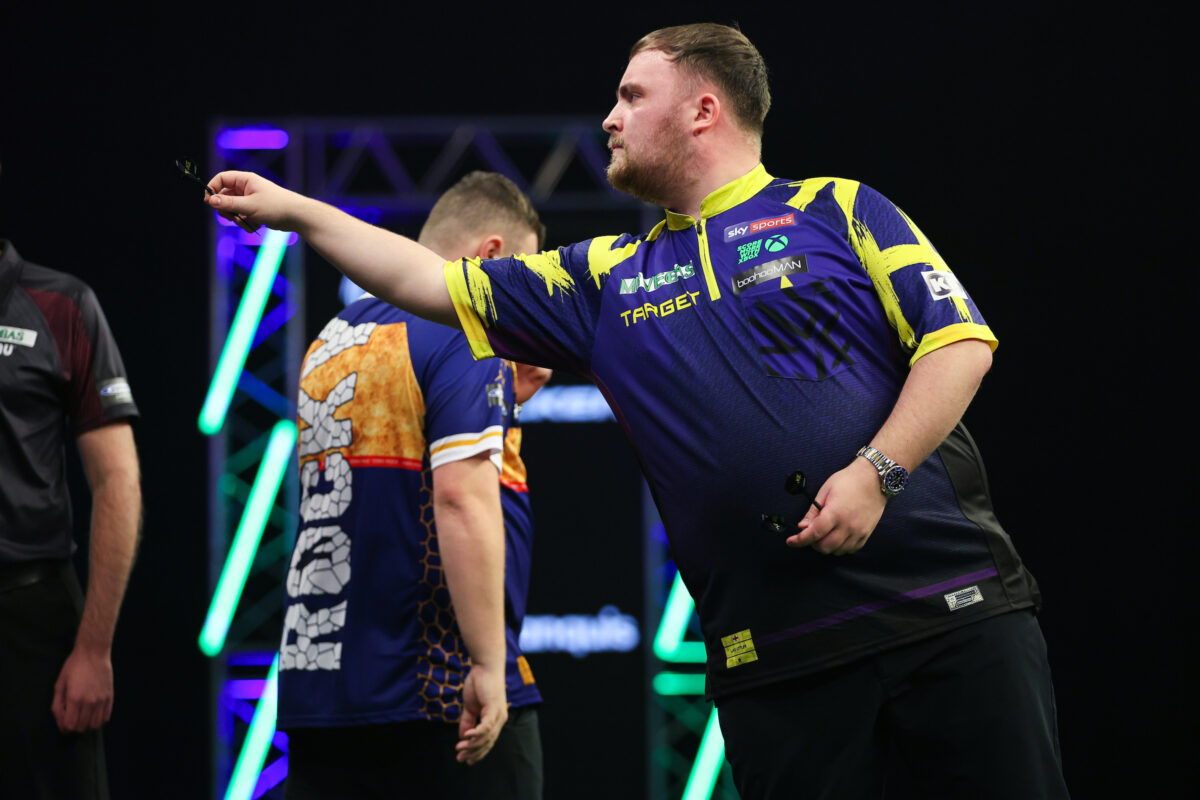 Luke Littler besiegt Josh Rock mit 16:12