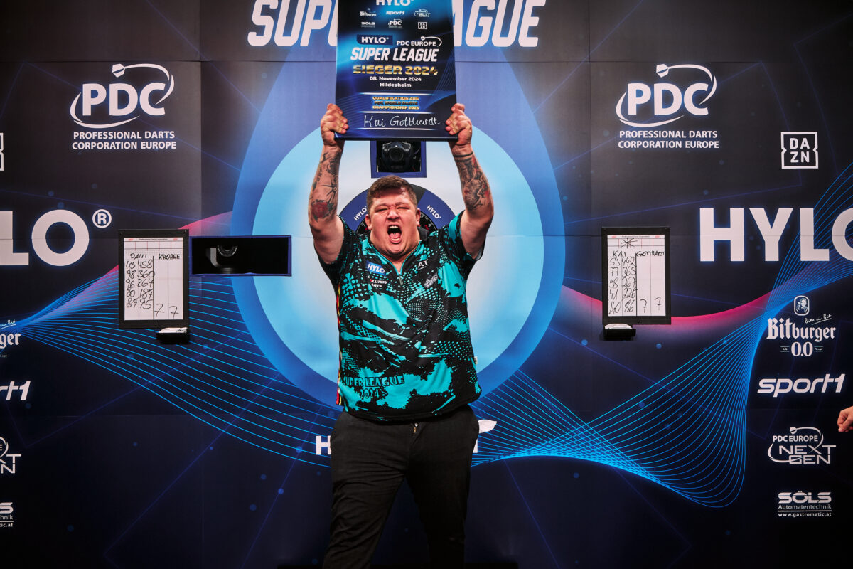 Kai Gotthardt mit der Trophäe im letzten Jahr