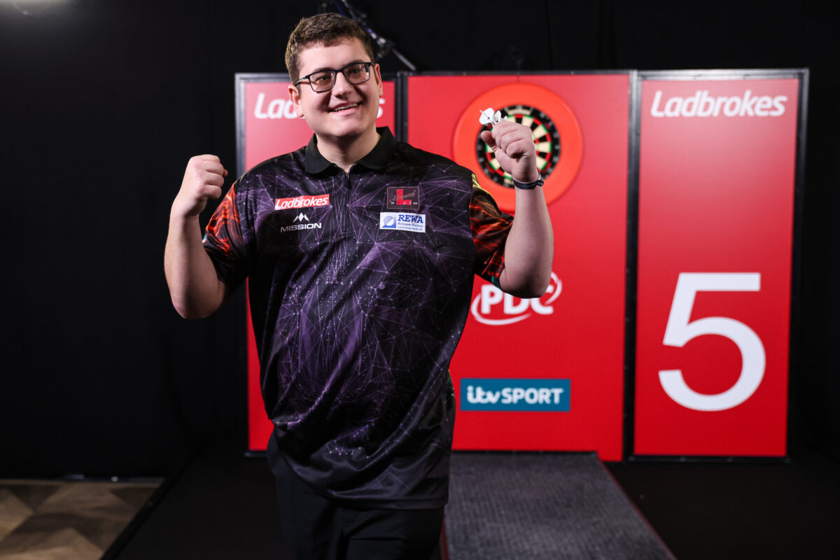 Dominik Grüllich debütiert bei der PDC Dart WM 2026