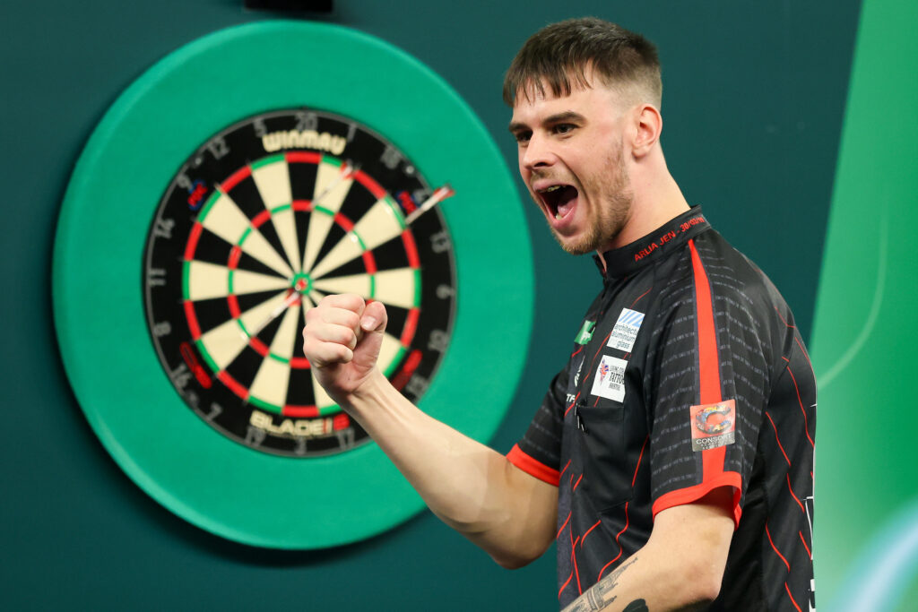 Dom Taylor siegt bei seinem Deb&uuml;t im Ally Pally