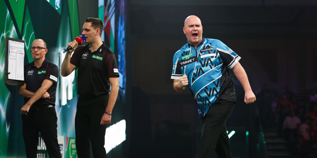 Rob Cross checkt ein 170er-Finish zum Sieg gegen Cor Dekker
