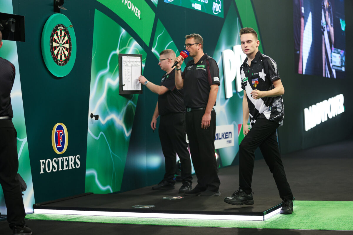 Ein Auftakt nach Maß: Ricardo Pietreczko besiegt José de Sousa mit brachialem Timing