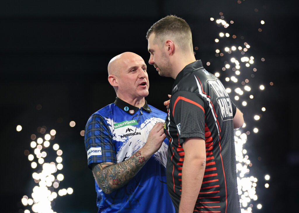 Alan Soutar setzte sich im ersten Sudden-Death-Leg dieser WM gegen Teemu Harju durch