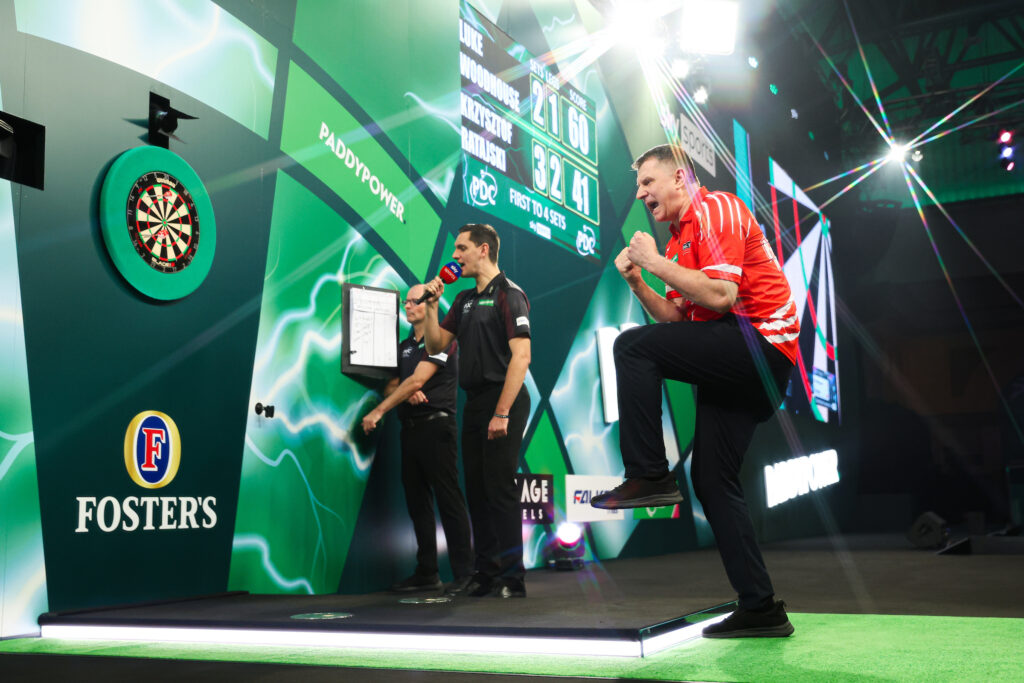 Krzysztof Ratajski freut sich &uuml;ber seinen Einzug ins Viertelfinale