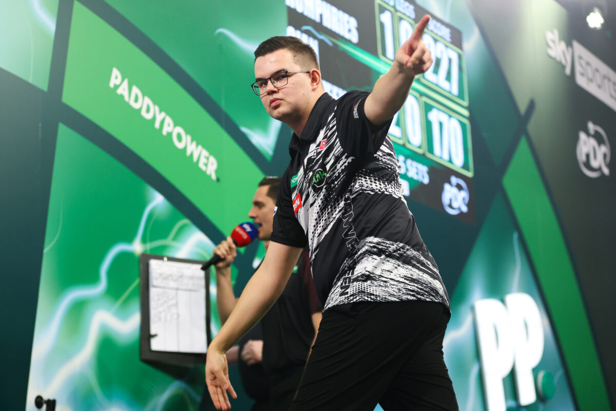 Gian van Veen steht nach einem 5:1-Sieg &uuml;ber Luke Humphries zum ersten Mal im Halbfinale der PDC-WM
