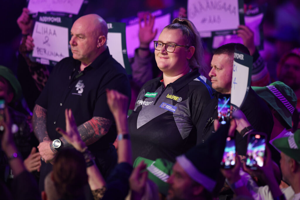 Nach Lisa Ashton ist Beau Greaves erst die zweite Dame im Besitz einer Tourkarte