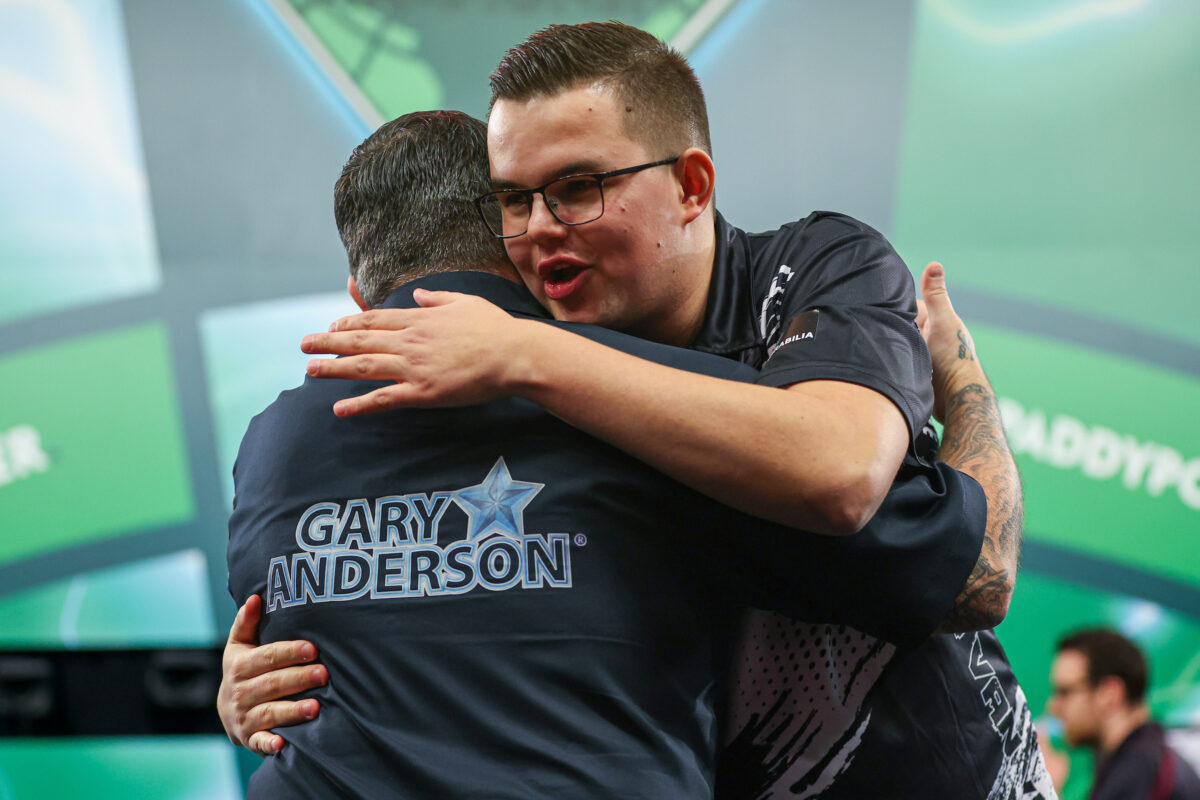 Gian van Veen bezwingt Gary Anderson im Halbfinale der Dart WM 2026