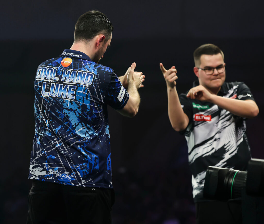 Gro&szlig;er Respekt zwischen Luke Humphries und Gian van Veen