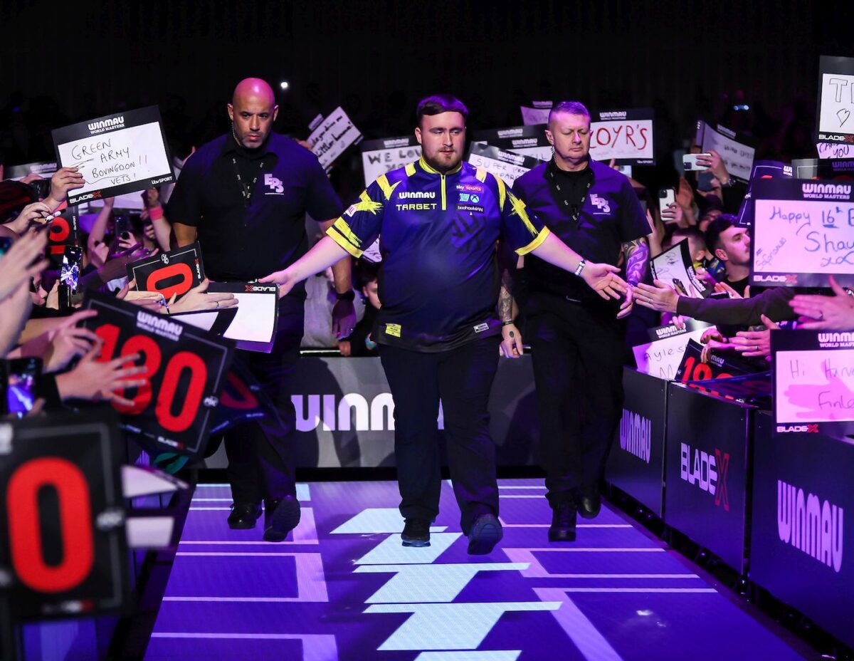 Luke Littler gewinnt gegen Mike de Decker trotz anfänglicher Schwierigkeiten