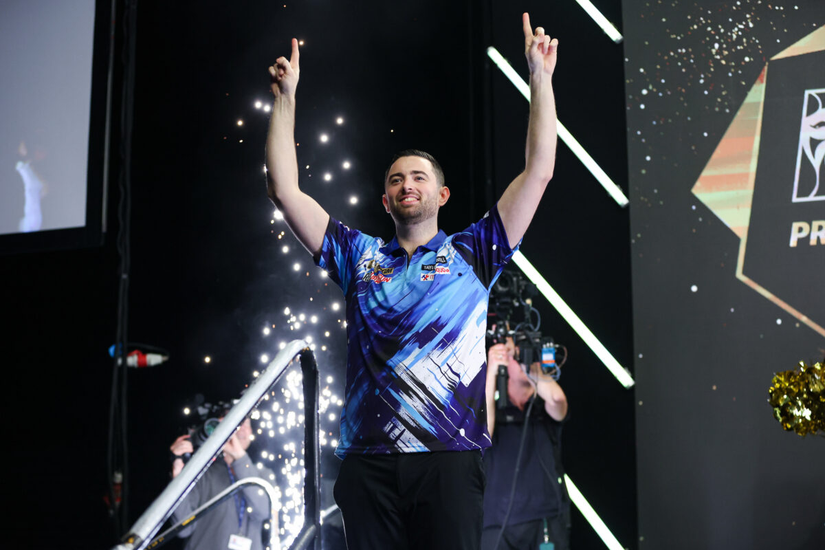 2026PremierLeagueNight1 Humphries01