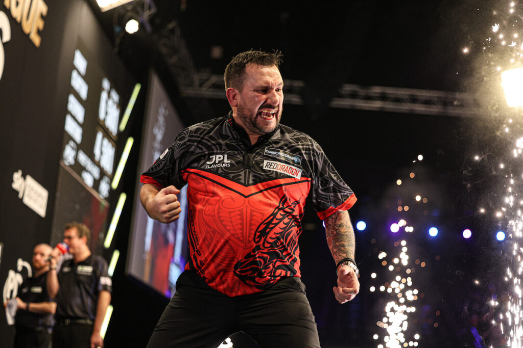 Jonny Clayton drehte nach dem 0:4-R&uuml;ckstand gegen Stephen Bunting f&ouml;rmlich auf