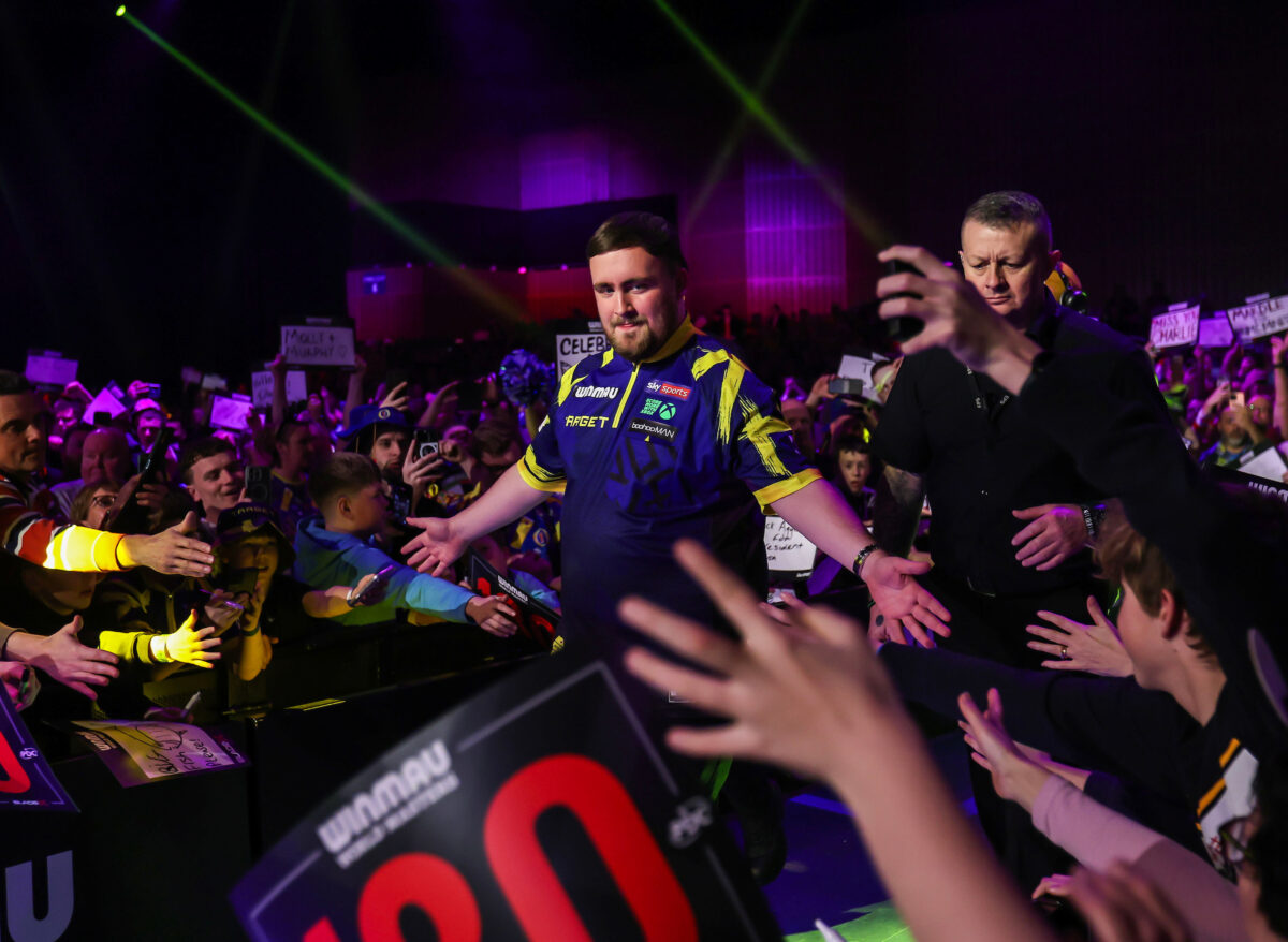 Nach einem glatten 4:0 gegen Josh Rock steht Luke Littler erstmals im Halbfinale beim Winmau World Masters