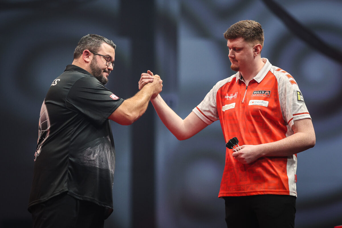 Niko Springer unterliegt gegen Cristo Reyes mit 3:6