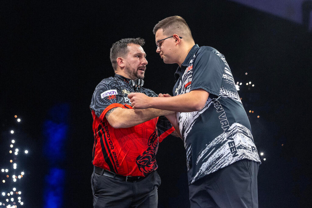 Jonny Clayton feierte einen 6:4-Heimsieg &uuml;ber Gian van Veen