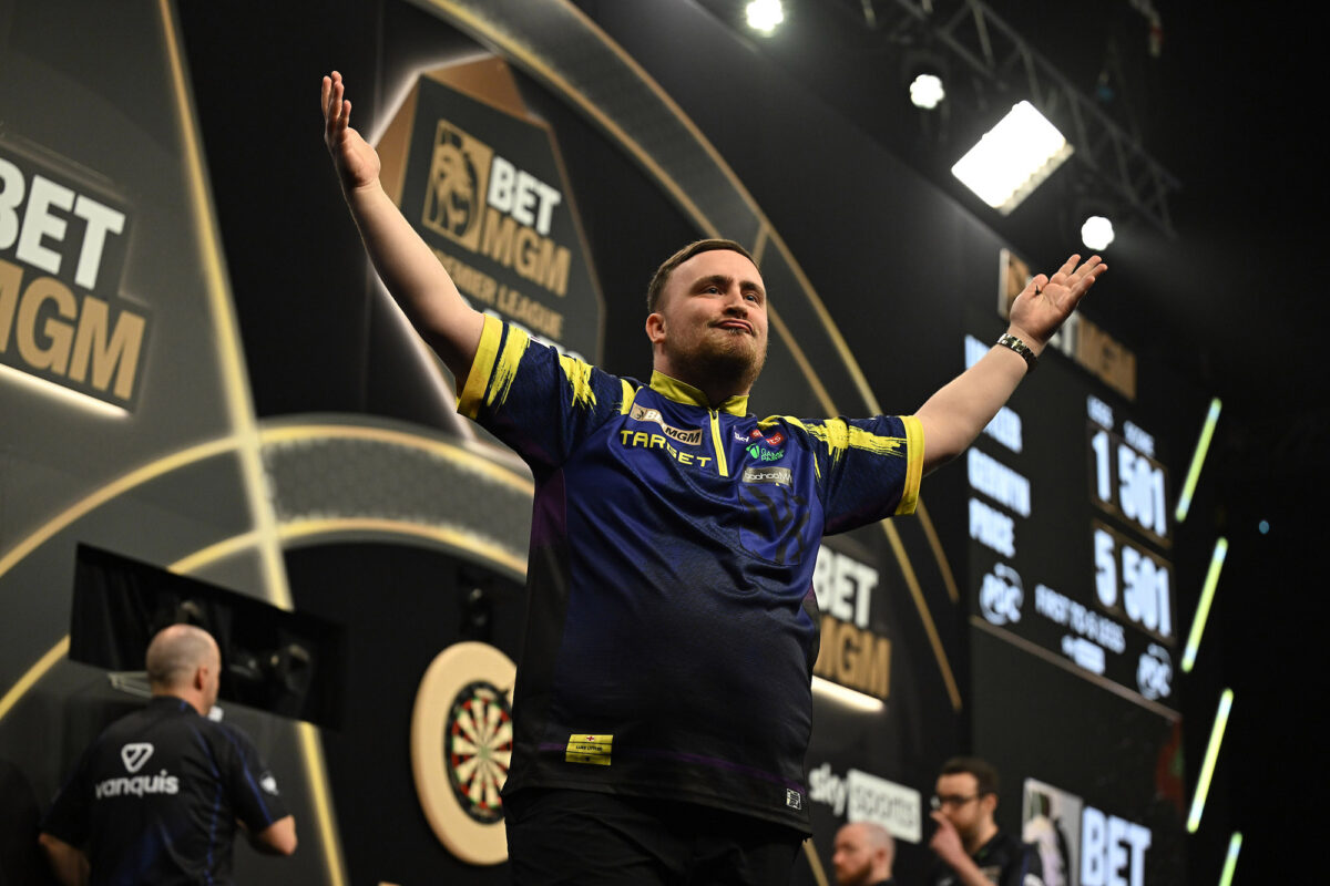 Luke Littler gewinnt die Premier League in Dublin