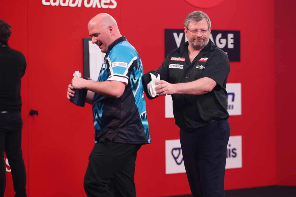 James Wade gewann den Decider gegen Rob Cross