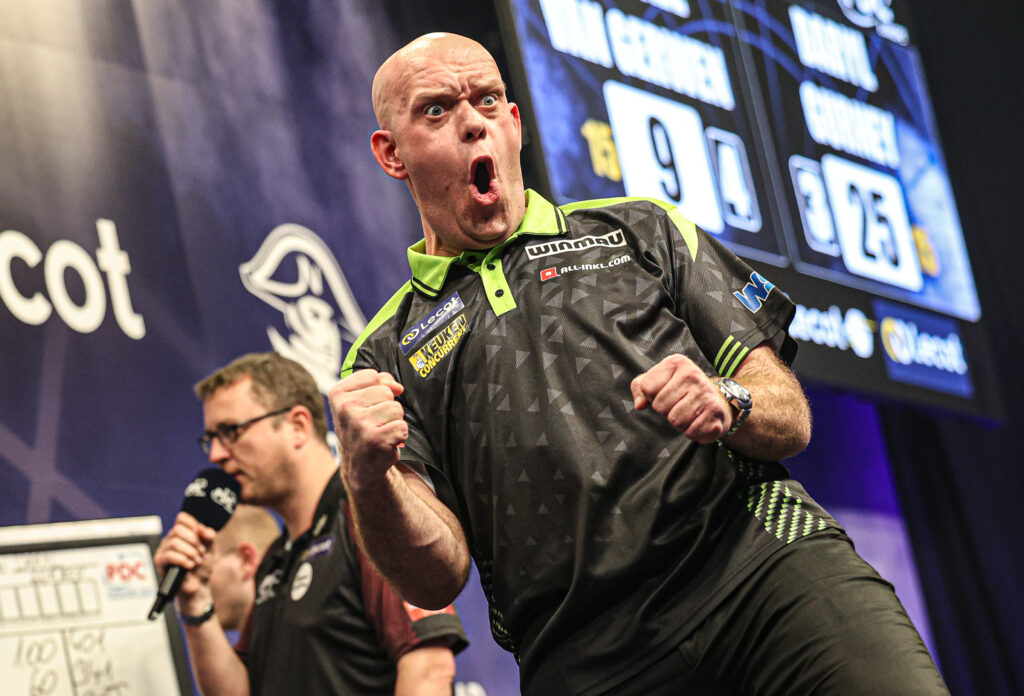 Michael van Gerwen gewann den Decider des hochklassigen Achtelfinals gegen Daryl Gurney