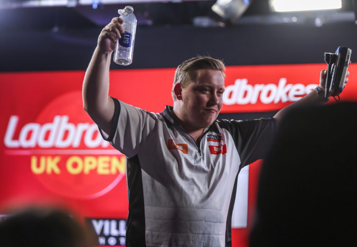 Martin Schindler besiegt Joe Cullen im Decider