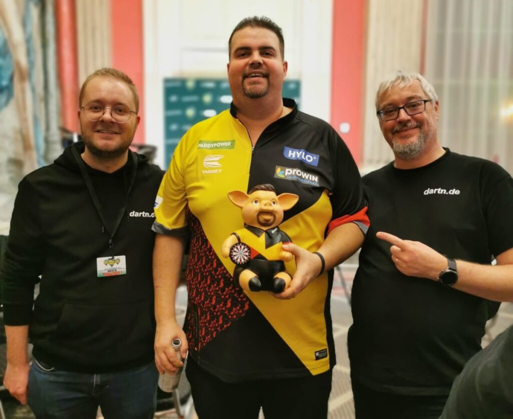Marvin van den Boom und Patrick Exner mit Gabriel Clemens im Ally Pally
