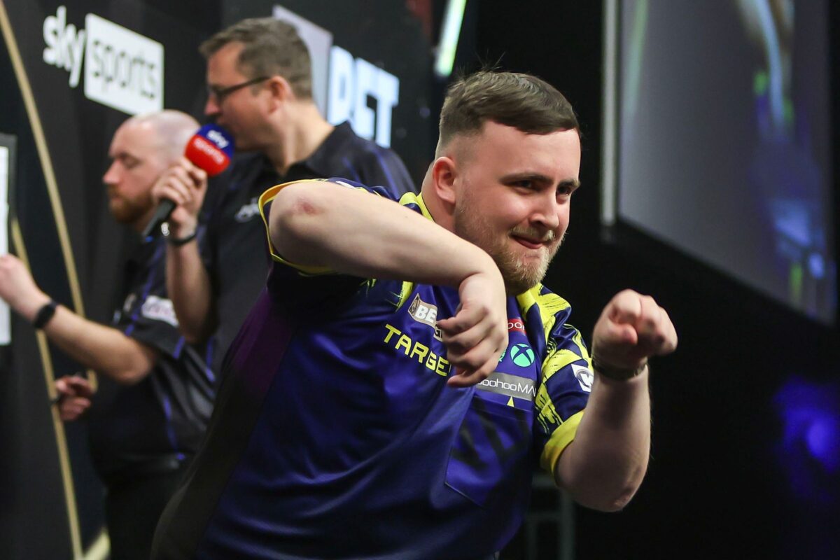 Luke Littler gewinnt den 5. Spieltag der Premier League Darts 2026