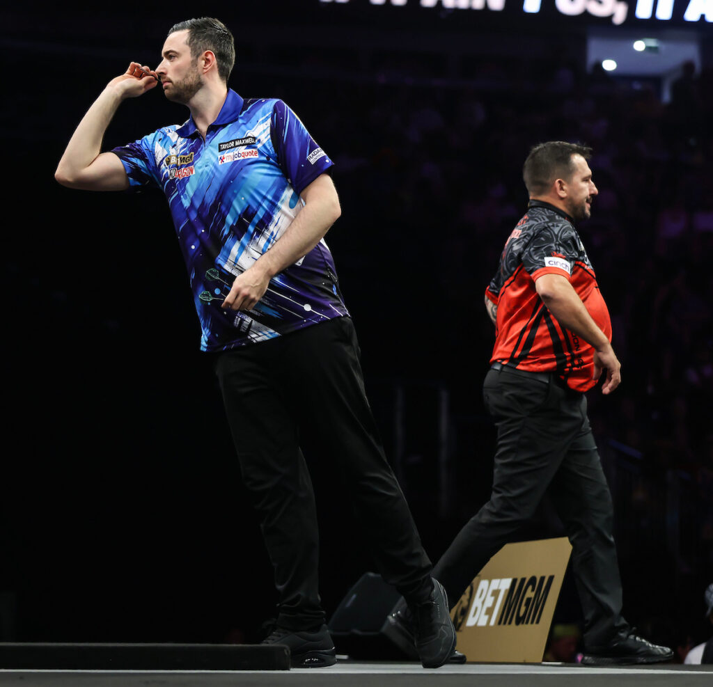 Luke Humphries schl&auml;gt Jonny Clayton und folgt Littler ins Finale