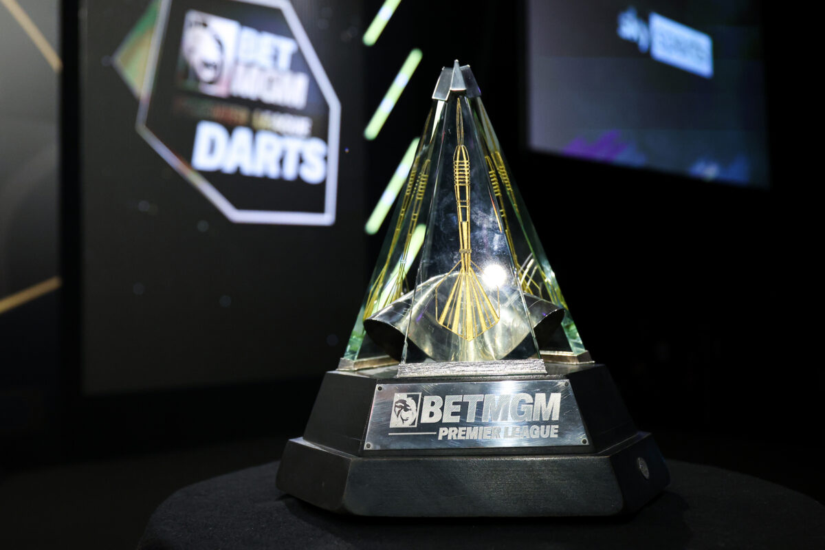 Auf den Sieger der Premier League 2026 warten diese Troph&auml;e sowie &pound;350.000