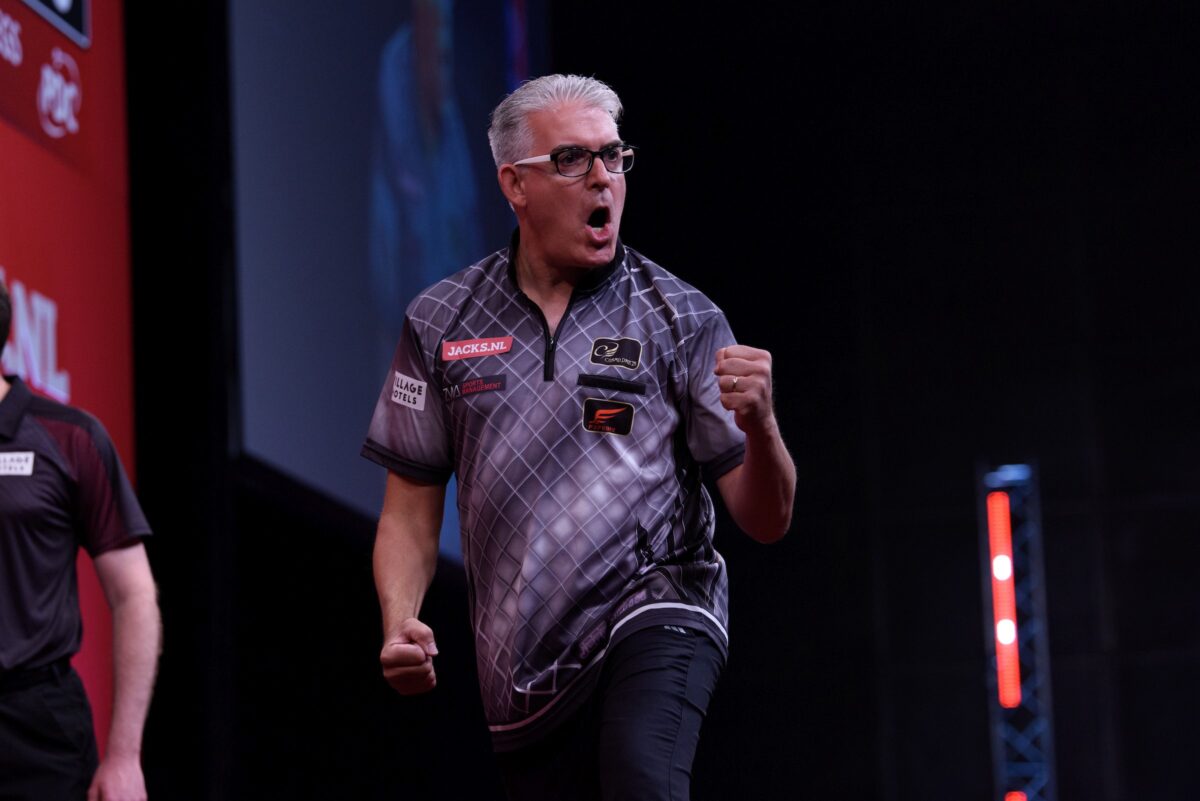 Durch seinen Sieg bei den Toronto Area Open qualifiziert sich Jeff Smith direkt f&uuml;r die WDF-WM