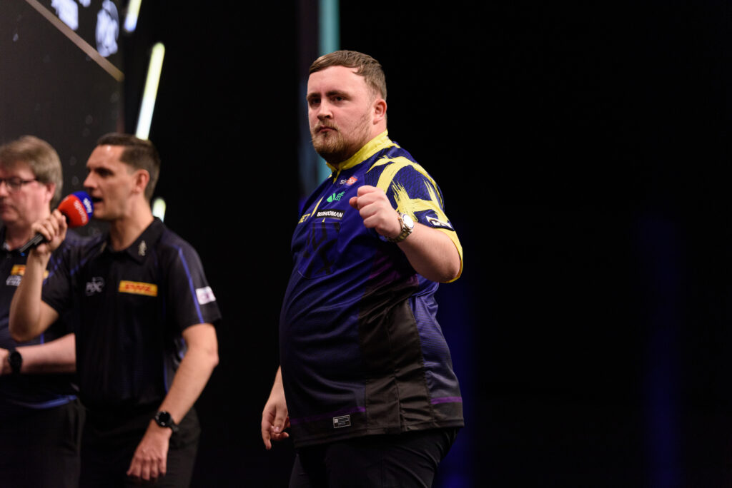Luke Littler spielte sich bisher bei seinen drei Teilnahmen immer in die Play-Offs