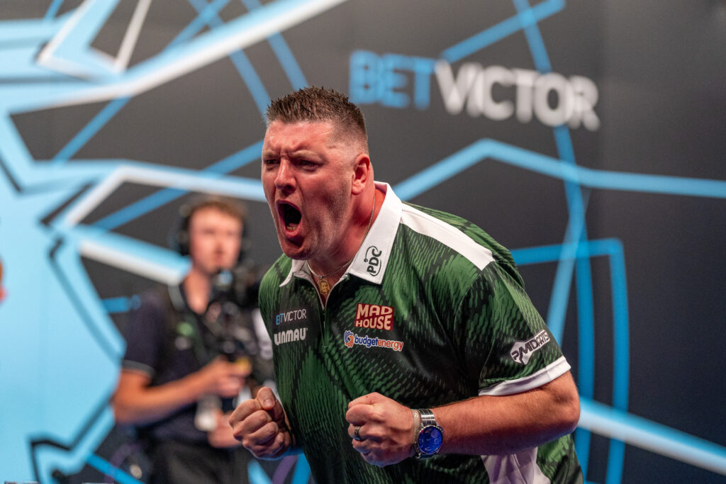 Daryl Gurney checkte im Decider gegen Belgien 102 Punkte f&uuml;r Nordirland zum Sieg