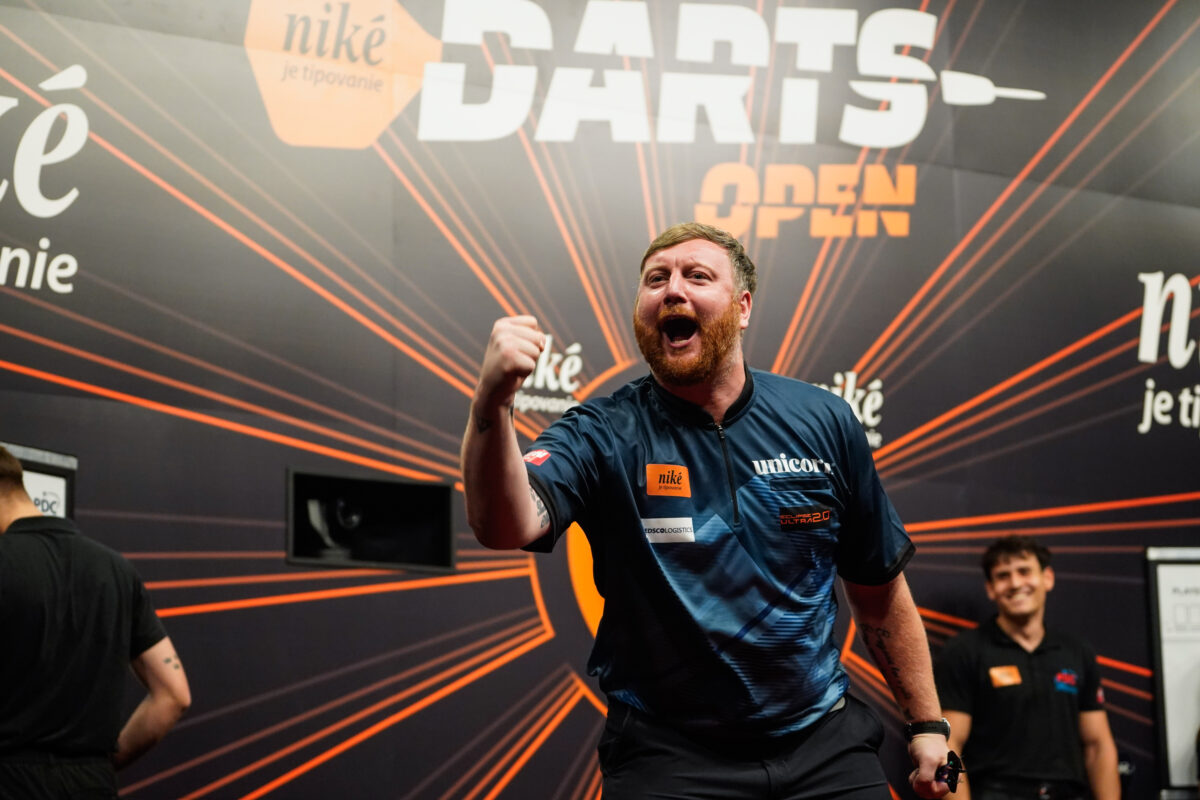 Ein furioser Cameron Menzies nahm mit einem 106er-Average Gian van Veen aus dem Turnier