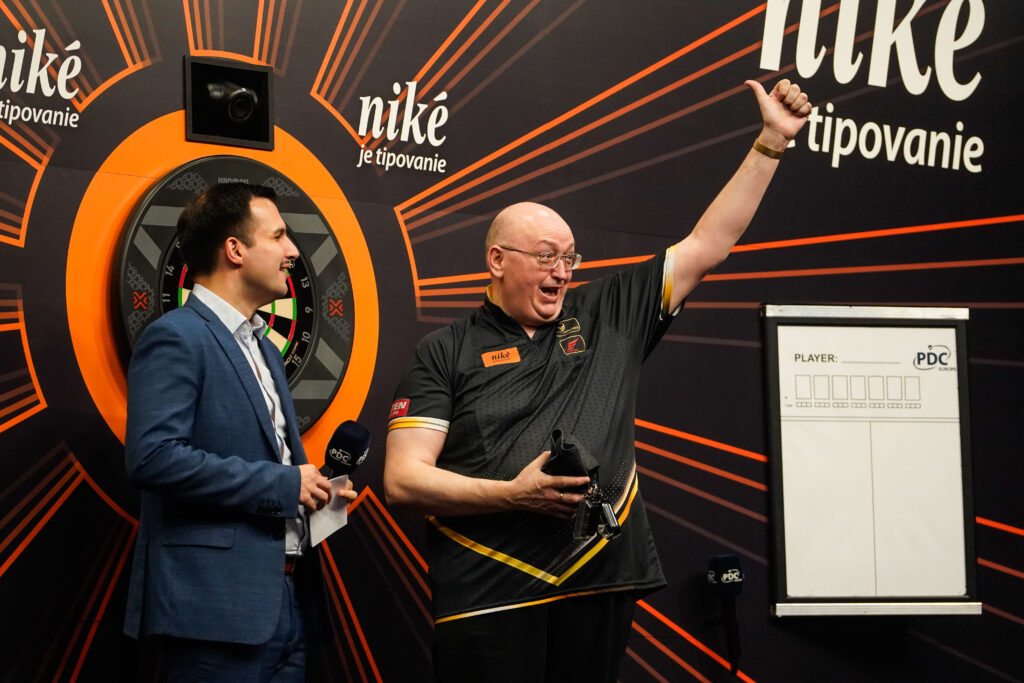Andrew Gilding vermieste Michael van Gerwen sein 100. Achtelfinale auf der European Tour